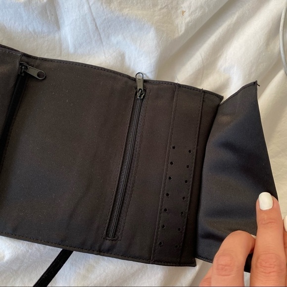 Hugo Boss Black Soft Suede Travel Jewellery Case​​​​​ - Picture 3 of 8